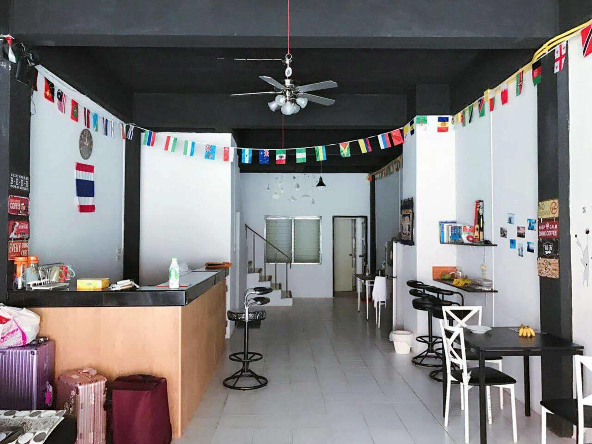 The Galiness International Backpacker Hostel Phuket Patong Exterior foto
