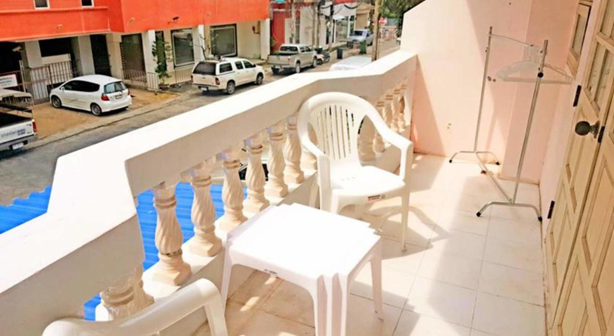 The Galiness International Backpacker Hostel Phuket Patong Exterior foto